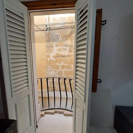 Дом отдыха No18 *