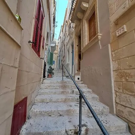 Дом отдыха No18 *